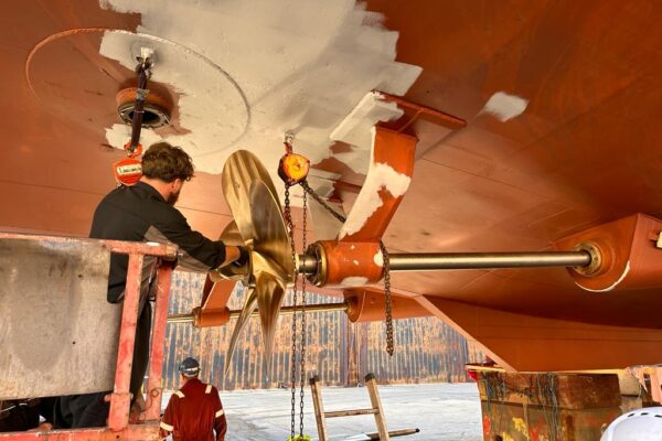 Refitting the repaired propeller